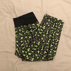 Betsy Johnson 3/4 Leopard Print Leggings